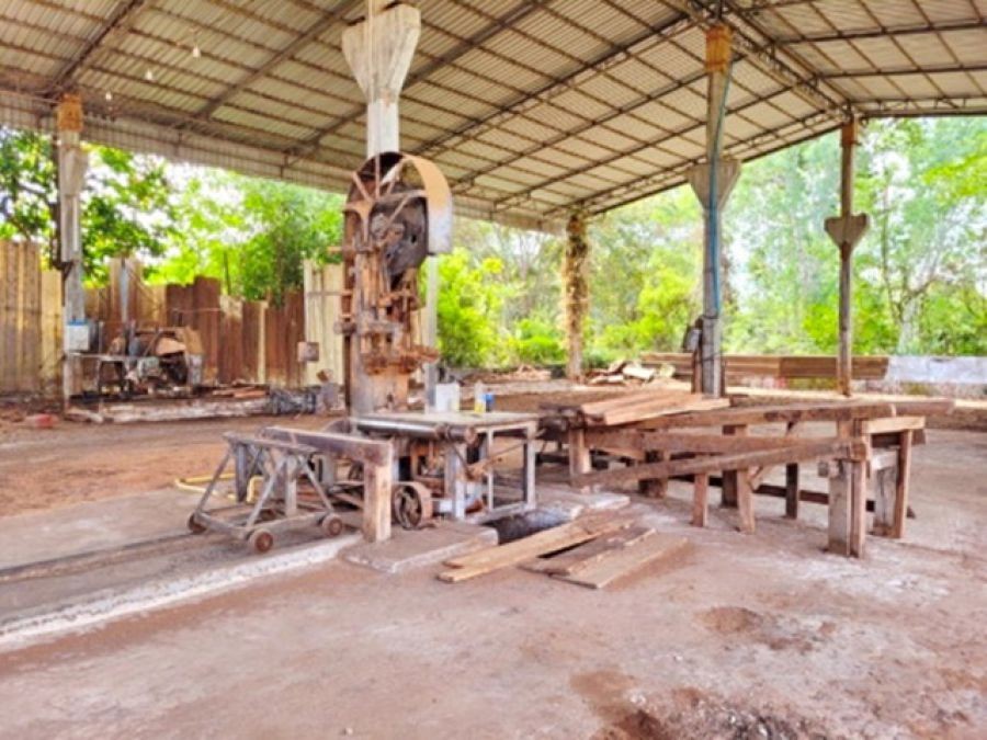 เขื่อนยาง 508ตร.วา.หอนาฬิกาเดชอุดม 1.6 กม. ติดถนนใหญ่ โรงงาน โรงเลื่อยไม้  2,015ตร.ม PTT Station  มีออฟฟิศ  2นอน