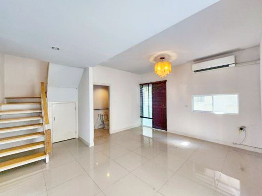 เมกกะ บางนา กม.8 สารสาสน์วิเทศสุวรรณภูมิ 2.4 กม.ทาวน์โฮมหัวมุม ให้เช่า 2ชั้น 4นอน รร.คอนคอร์เดียน 1.7กม. MRTลาซาล 5.5 กม. 30ตรว.