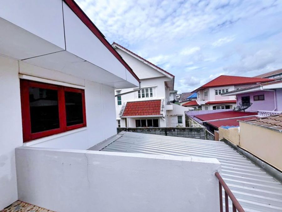 เดอะมอลล์ ติดราชวินิตบางเขน MRT บางเขน 1.6 กม. ถ.งามวงศ์วาน45-49 บ้านเดี่ยว 2 ชั้น  3นอน 3น้ำ 80 ตร.วา.240 ตร.ม. ม.เกษตรศาสตร์ 2.8 กม.