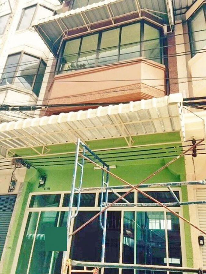 Airport Link ลาดกระบัง 900ม.ซ.ร่มเกล้า 50-60  ให้เช่า อาคารพาณิชย์ 3.5 ชั้น 3 นอน รวมชั้นลอย ดาดฟ้า22ตร.วา.325 ตร.ม พาซิโอ มอลล์ 1.9 กม.