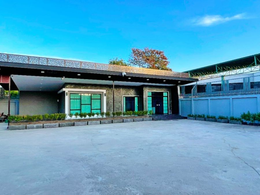 วัดกลางมหาสารคาม 1.5 กม.  ติดถนนใหญ่ โลตัสโกเฟรชวาปีปทุม 1.6 กม.ฟาร์มกัญชาในร่ม พื้นที่เพาะปลูก 200 ตร.วา.675 ตร.ม.2นอน 2น้ำ ให้เช่า 3แอร์