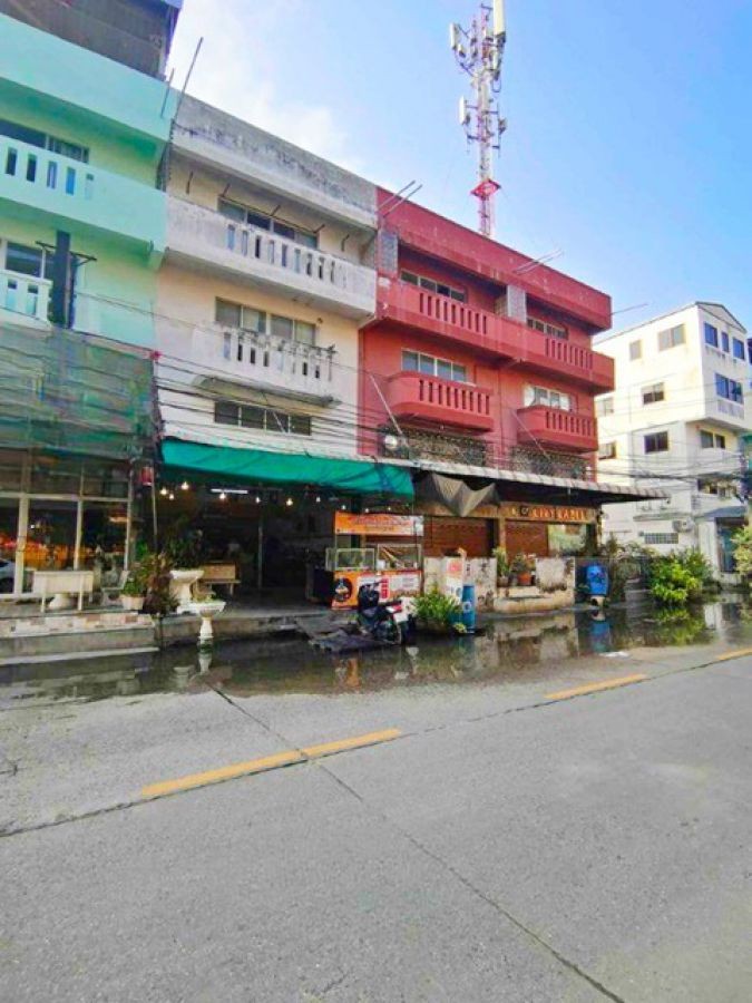 ติดถนน หัวมุม บิ๊กซี มาร์เก็ต ประชาอุทิศ 1 กม.อาคารพาณิชย์ 3 นอน 19ตร.วา.235 ตร.ม พระจอมเกล้าธนบุรี 2.8 กม.
