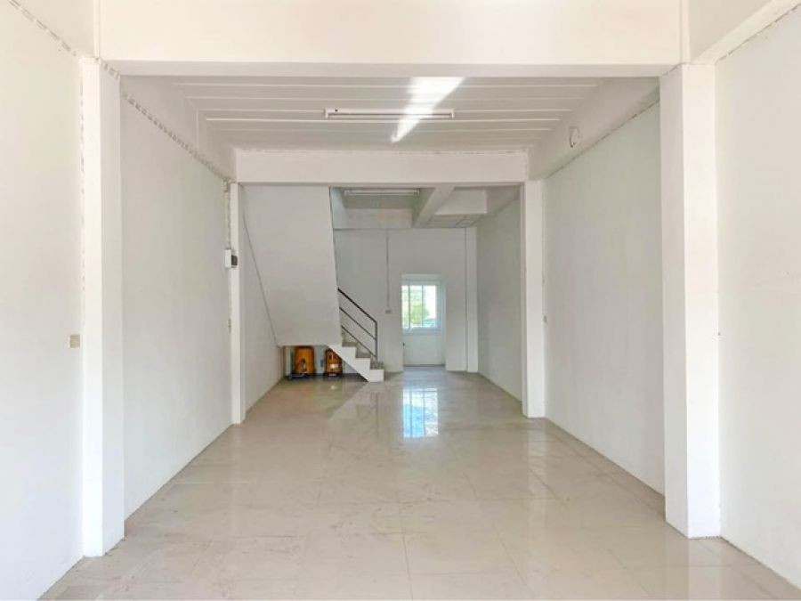 โลตัส แพรกษา-สมุทรปราการ 800 ม.อาคารพาณิชย์ 3 ชั้น หลังมุม 3นอน ตลาดทรัพย์พัฒนา 1.8 กม. 3 น้ำ 25 ตร.วา.300 ตร.ม.  รร.สุขเจริญผล 1.2กม.