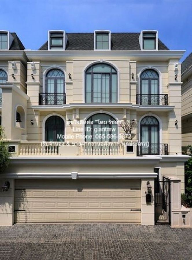 FOR RENT บ้าน ขาย/ให้เช่าบ้านเดี่ยวหรู 3 ชั้น พร้อมอยู่ เดอะ บูเลอวาร์ด เอกมัย (The Boulevard Ekkamai) 49.9 ตร.ว. 4 น 5 น้ำ 3 จอดรถ, ราคา 70 ล้านบาท ใหญ่ขนาด 50 ตร.ว. 450000 THB ไม่ไกลจาก ใกล้ รถไฟฟ้า BTS เอกมัย, ห้าง Emporium, ห้าง Emquartier, ห้าง