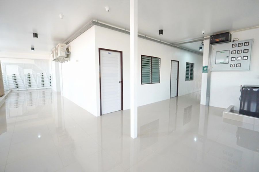 โรงแรมใหม่ไม่เคยอยู่ รร.นานาชาติบริติชโคลัมเบีย 600 ม.กำนันแม้น 22-32  60 น้ำ 60 นอน 2,000 ตร.ม 150ตร.วา. Big C กัลปพฤกษ์