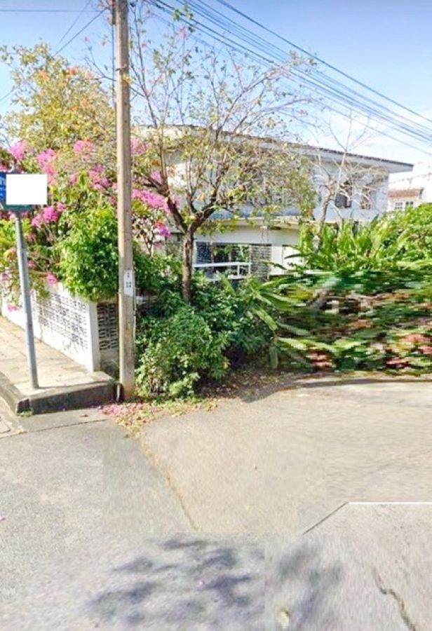 หลังมุม โลตัส หมู่บ้านนักกีฬา 700 ม.ทำร้านอาหารได้ 2 ชั้น 2 นอน ให้เช่าบ้าน  เดอะ พาซิโอ มอลล์ 3.9 กม.