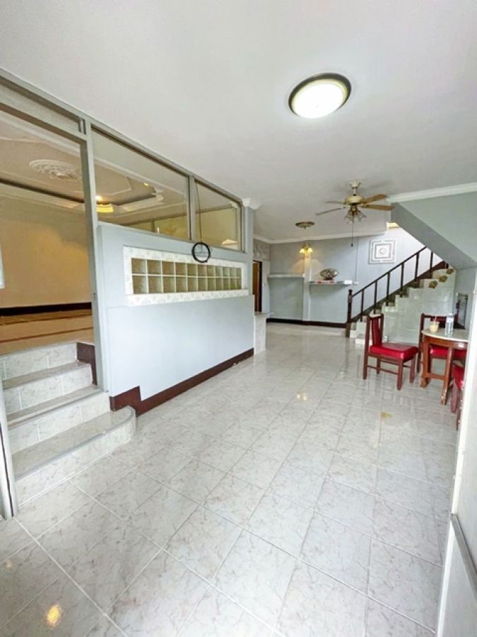 Airport Link หัวหมาก 1.7 กม. พัฒนาการ57-63  ม.นานาชาติแสตมฟอร์ด 600 ม.บ้านเดี่ยว 2 ชั้นหลังมุม 90ตร.วา.  รร.นานาชาติเซนต์จอร์จ 900 ม.ตลาด