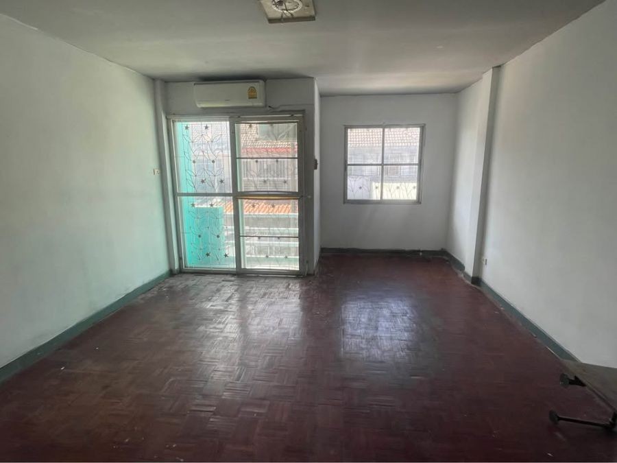 วัชรพล 1-5  BTS สะพานใหม่ 3กม. คลองถนน สายไหม ทาวน์เฮ้าส์ 2 ชั้น รร.ไทยรัฐวิทยา 1.2 กม.2 นอน 2 น้ำ 2แอร์ 16 ตร.วา.ม.นอร์ทกรุงเทพ 2.3 กม.