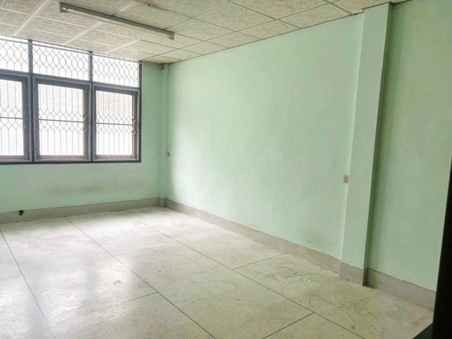 BTS เซนต์หลุยส์ 800ม.จันทร์ 20-24 แม็คโคร สาทร 1.1กม.สาทร11  อาคารพาณิชย์ 3 ชั้น 2-3นอน 2น้ำ 21 ตร.วา.212 ตร.ม. สามย่านมิตรทาวน์ 2.6 กม.