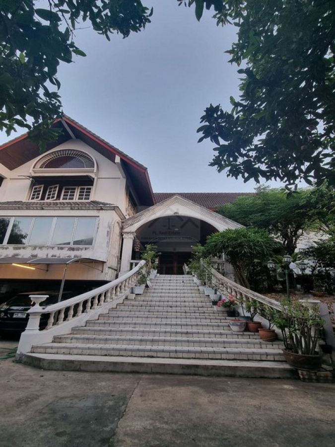 ขายบ้านเดี่ยวขนาดใหญ่ 242 ตร.วา ซอยบางแวก 9  ใกล้ The Circle ,รพ.พญาไท 3 **ขายขาดทุนเฉพาะที่ดินก็คุ้มแล้ว