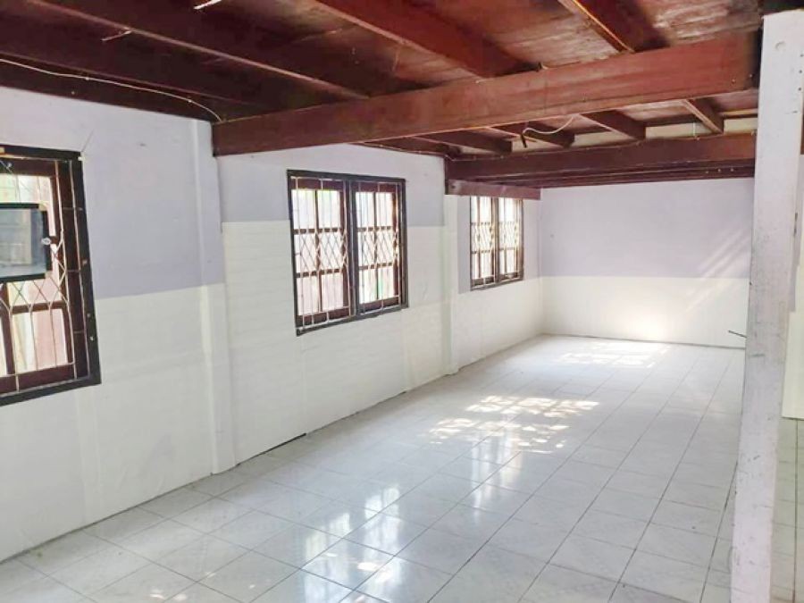 บ้านครึ่งตึก ครึ่งไม้อ่อนนุช70-76 .บ้านเดี่ยว 2 ชั้น ซ.พัฒนาการ 75-85  2 นอน 1 น้ำ 52 ตร.วา.200 ตร.ม.ม. MRT ศรีนุช 2 กม.