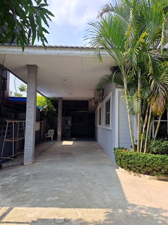 ขายบ้านเดี่ยว 1 ชั้น หมู่บ้านหนองสรวง อ.ศรีประจันต์ สุพรรณบุรี ใกล้โรงเรียน โรงพยาบาล ตลาด โทร 0869220218