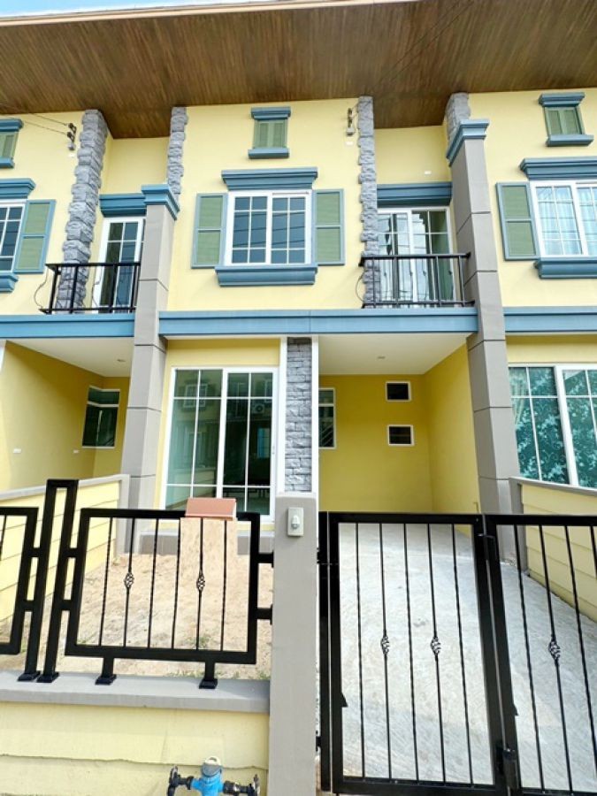 เปิดซิง! ให้เช่าบ้านหรู ติด บิ๊กซีรังสิต คลอง3 200เมตร ทาวน์เฮ้าส์ 2 ชั้น ถูกสุดๆ 19ตรว.ตลาดพาเจริญ 500 เมตร 100ตรม. น้ำ-ไฟพร้อมอยู่ 3นอน