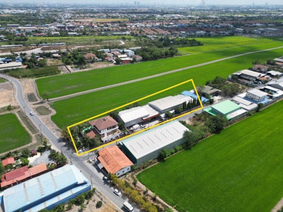 รง. โรงงาน ลำโพ บางบัวทอง ขนาด 1200 ตาราง.วา 38000000 - ใกล้กับ ห่างจากทางหลวงหมายเลข 9 (ถนนกาญจนาภิเษก) เพียง 3 กม. ทำเลดีเยี่ยม เหมาะสมที่จะสามารถนำไปพัฒนาต่อยอดทางธุรกิจได้เลย