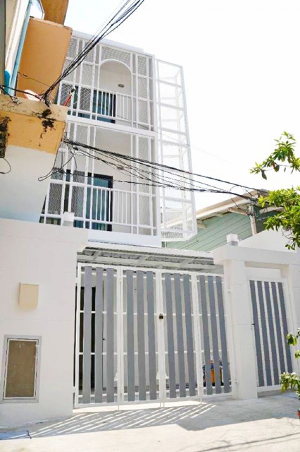 สุขุมวิท101-103 รีโนเวทใหม่  BTS อุดมสุข 400ม. ขายทาวน์โฮม 3 ชั้น 3นอน 3น้ำ  26 ตร.วา. 165ตร.ม.ย่านธุรกิจ พณิชยการบางนา 2.2 กม.