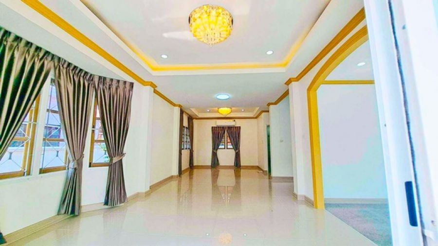 ฟลอร่าวิลล์พาร์คซิตี้ สุวินทวงศ์ 38 ฉลองกรุง  คฤหาสน์ บ้านเดี่ยว 2 ชั้น ใหม่ สวยหรู  ม.มหานคร 2.9 กม.  3นอน