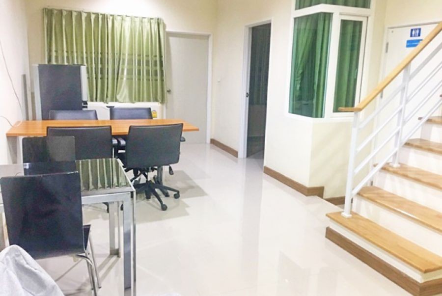 นวมินทร์ 38-44 4 นอน  ม.รัตนบัณฑิต 3.5 กม.บ้านสไตล์อังกฤษ 2 ชั้น  2 น้ำ ใจกลางเมือง แม็กซ์แวลู 1.7 กม. ให้เช่า 19ตร.วา.150ตร.ม. SME