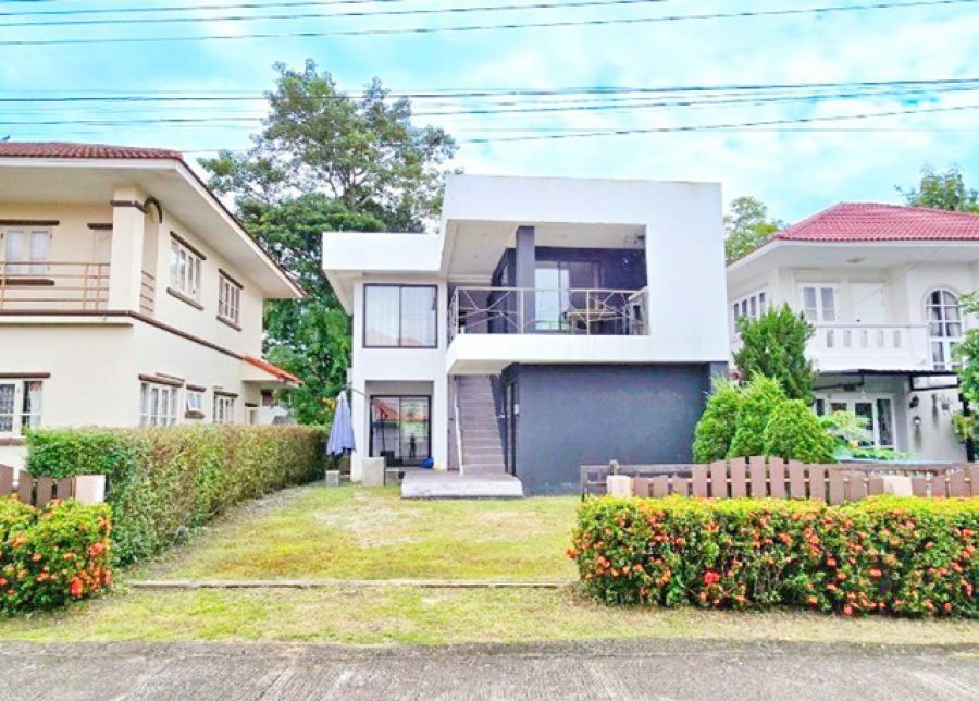 วัดพระธาตุดอยสะเก็ด 600 ม.โลตัส สันทราย 5.4 กม. ถูกที่สุด หรูหรา 2 ชั้น  ให้เช่า ขาย 3 นอน จัดเต็มเฟอร์ บิวท์อิน 50ตร.วา มีสนามหญ้า