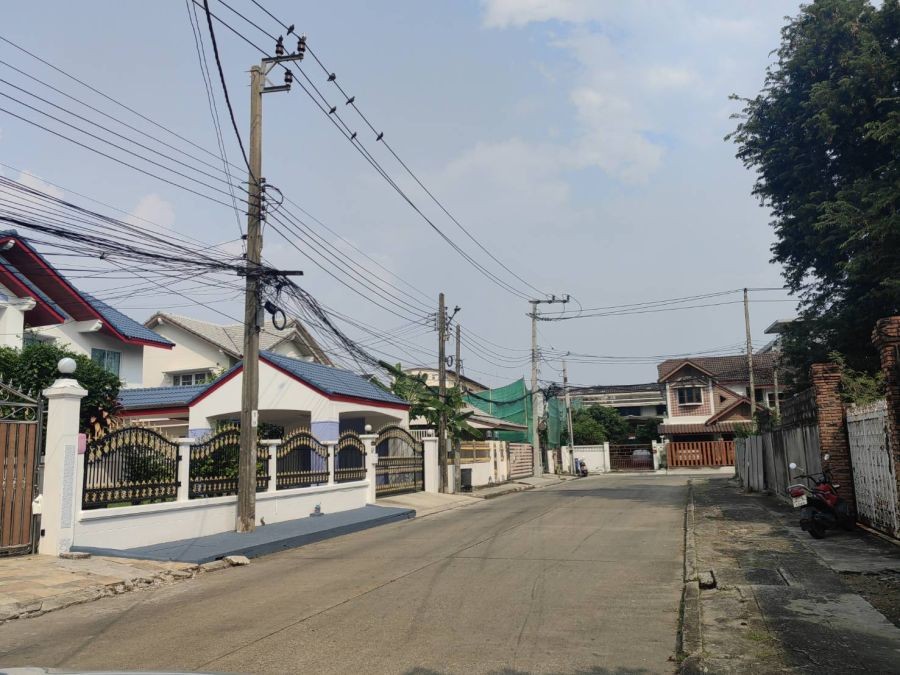 ให้เช่าบ้านเดี่ยว ขนาด 99 ตรว. ถนนสุขุมวิท105 ซอยลาซาล46 หมู่บ้านศรีพงษ์ ใกล้ BTSแบริ่งและMRT ศรีลาซาล