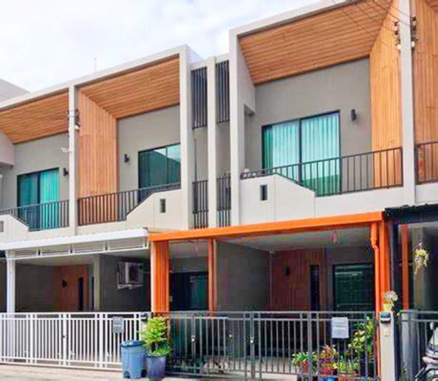 อิมพีเรียลเวิลด์ 1กม.เฟอร์ครบ ทาวน์เฮาส์ 2 ชั้น 2 น้ำ BTSสำโรง 1.2 กม. 4นอน รร.ไทยซิกข์นานาชาติ 0.9 กม. 24 ตร.วา.195 ตร.ม. 2 แอร์