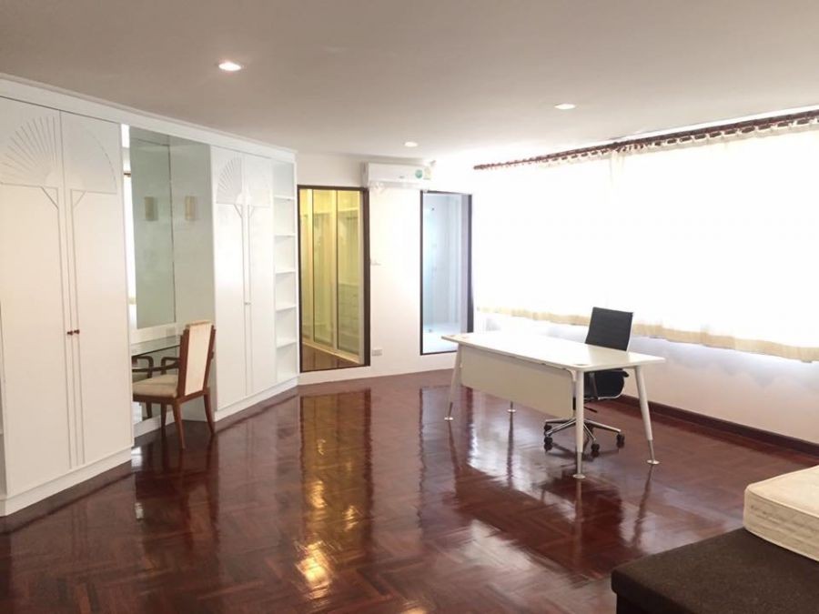 ให้เช่าบ้านเดี่ยว2 ชั้น เนื้อที่ 340 ตร.ว พื้นที่ใช้สอย 650 ตร.ม 5ห้องนอน 5ห้องน้ำ 1ห้องใต้ดิน เฟอร์ครบ ถนนสุขุมวิท71 ราคาเช่า 200,000 บ/ด