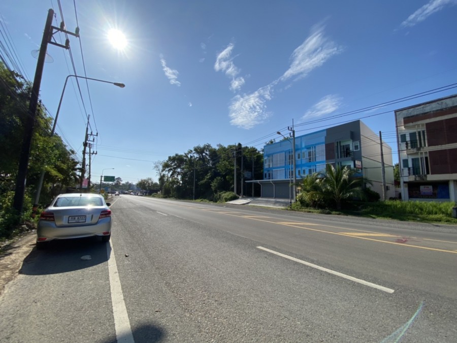 Sell 3-Storey Shophouse  for 2 units Holme Place Project close to main street   , on Nopparat at Ao Nam mao triangle