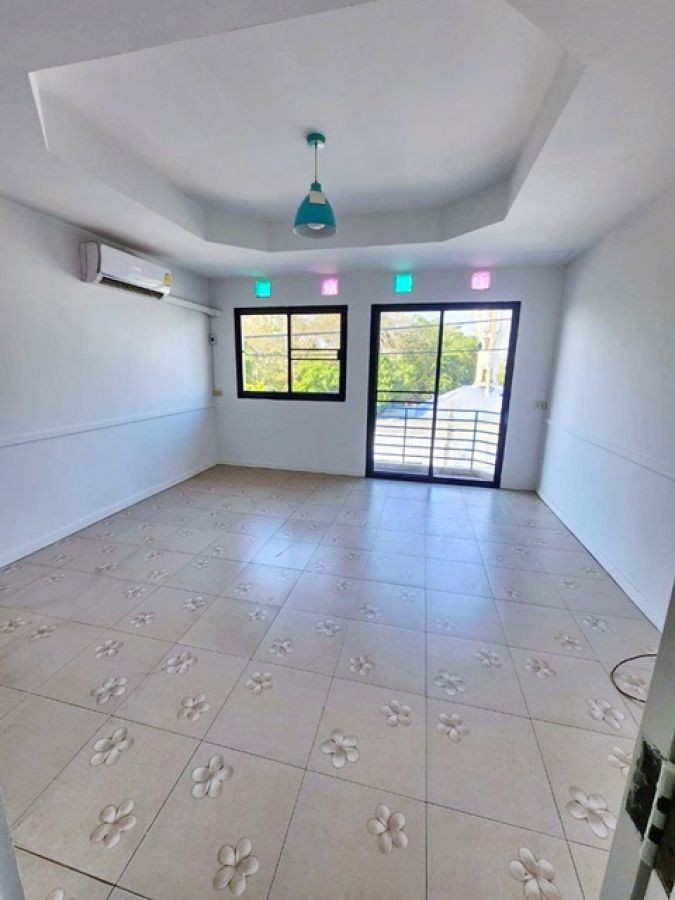 BTS เสนานิคม 2.7 กม.อาคารพาณิชย์ 4 ชั้น ทำเลดี  5แอร์ 5นอน ตลาดอมรพันธ์ 9 ให้เช่า ติดถนนเสนานิคม  6น้ำ ม.ราชภัฏจันทรเกษม 2.4 กม.