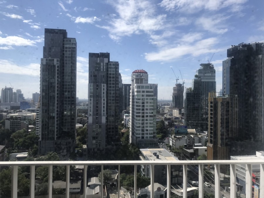 ขายคอนโด HQ ทองหล่อ ใกล้ BTS ทองหล่อ 1ห้องนอน 1 ห้องน้ำ