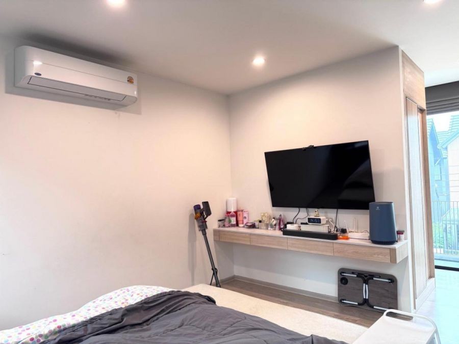 ให้เช่าบ้านเดี่ยววัชรพลขนาดพื้นที่ 52 ตรว. พื้นที่ใช้สอย 182 ตรม.4 ห้องนอน 3 ห้องน้ำ พร้อมที่จอดรถ 2 คัน ถนนวัชรพล รามอินทรา