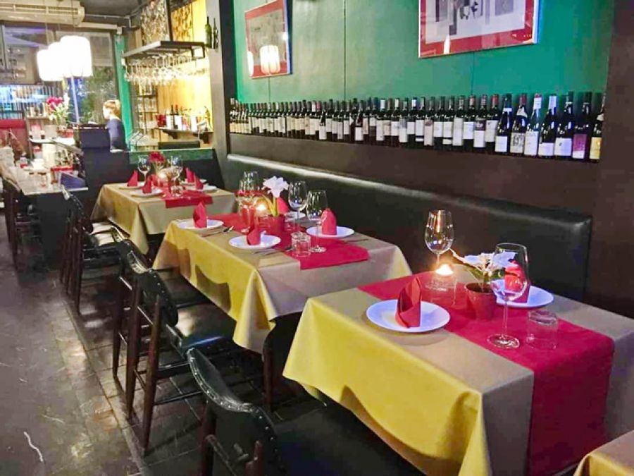 ลาดพร้าววังหิน BTS เสนา2.4 กม. อาคารพาณิชย์ 3 ชั้นหลังมุม ถ.โชคชัย 4  5นอน ร้านอาหาร ย่านธุรกิจ 22 ตร.วา. 260 ตร.ม.ม.จันทรเกษม 1.8 กม.