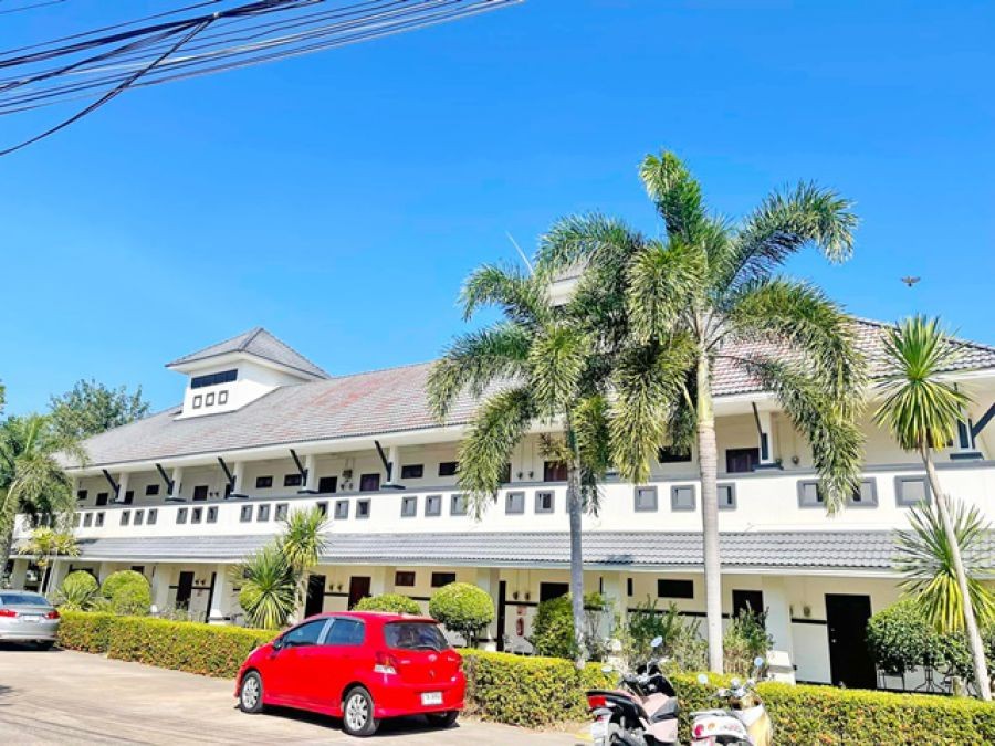 ให้เช่า 40นอน 40น้ำ มีสระว่ายน้ำ วิลล่า รีสอร์ท  ฟลาวเวอร์แลนด์ พัทยา 200 ม. พิ้นที่ 2 ไร่  2 ชั้น  พรประภานิมิต วัดเขาโพธิ์ทอง