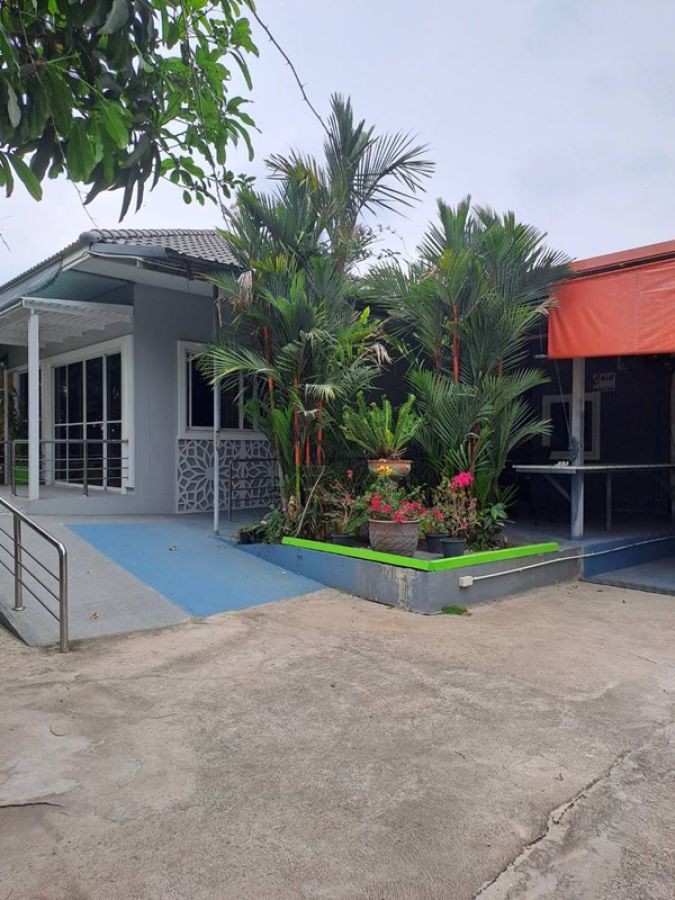 ขายบ้านเดี่ยว 1 ชั้น หมู่บ้านหนองสรวง อ.ศรีประจันต์ สุพรรณบุรี ใกล้โรงเรียน โรงพยาบาล ตลาด โทร 0869220218