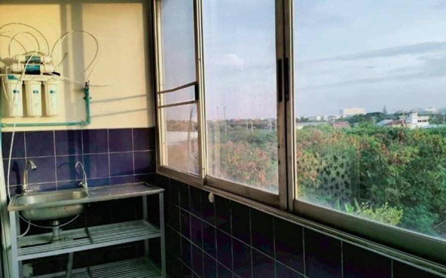 ขายด่วน คอนโด เพื่อการลงทุน Green Place royal park ทำเลหน้าโรงเรียน ขนาด 31 ตรม.ชั้น 4 โทร 099-196-1001