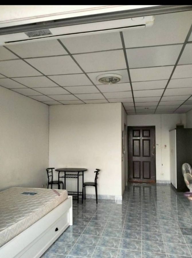 ขายด่วน คอนโด เพื่อการลงทุน Green Place royal park ทำเลหน้าโรงเรียน ขนาด 31 ตรม.ชั้น 4 โทร 099-196-1001