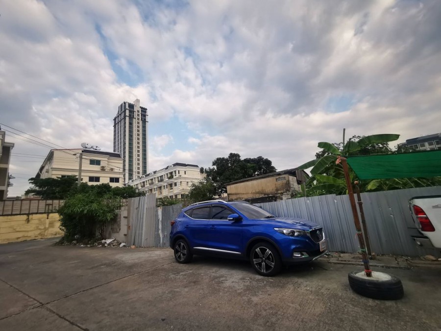 ขายที่ดิน 450 ตรว. ตรงข้ามซีคอนสแควร์ ซอยศรีนครินทร์42 ใกล้รถไฟฟ้าสถานีสวนหลวง ร.9 ห่างเพียง 200 ม.