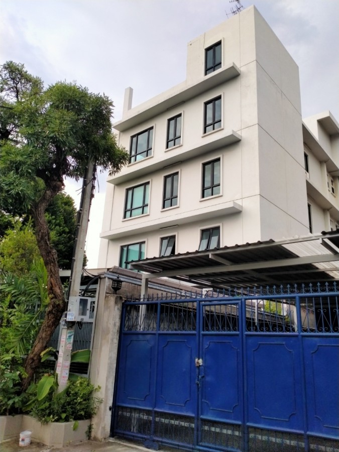 ขายอาคารสำนักงาน 5 ชั้น บนที่ดิน100กว่าตารางวา  ถนนสุขุมวิท 101/1 ซอยวชิรธรรมสาธิตแยก16 ใกล้ BTSปุณณวิถี