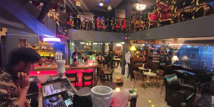 LV52933 ขายตึก อาคารพาณิชย์ 4 ชั้น มุมไฟแดงแยกรัชดา-ลาดพร้าว ตรงข้ามสถานี MRT และ Monorail สายสีเหลือง