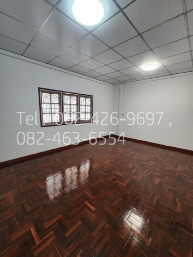 ขาย ทาวน์โฮม 3 ชั้น จรัญ63 ใกล้ MRT บางยี่ขัน 4 นอน 3 น้ำ 25 ตรว รีโนเวทใหม่ทั้งหลัง