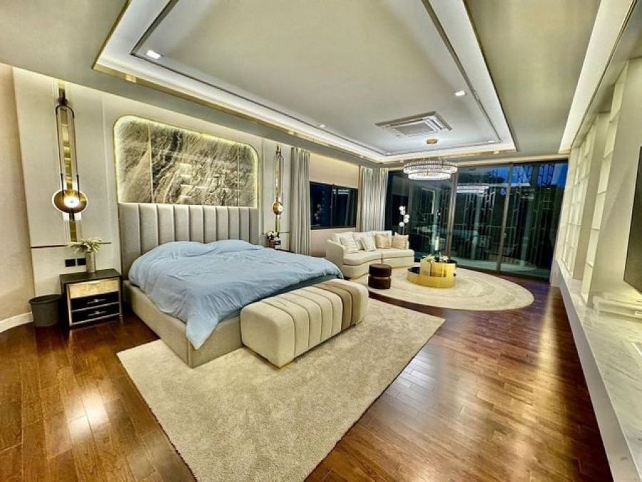 LVPP53003 ให้เช่า คฤหาสน์หรู 3 ชั้น โครงการแกรนด์ บางกอก บูเลอวาร์ด อีสต์ พระราม 9 ออกแบบในสไตล์ Super Luxury เหมาะสำหรับครอบครัวขนาดใหญ่