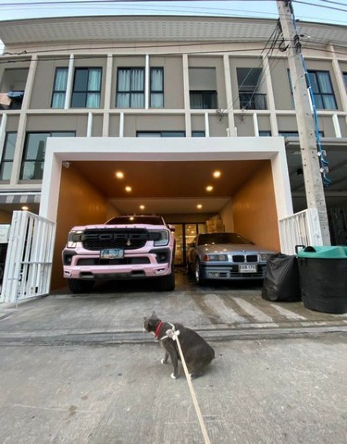 LV53035 ให้เช่า ทาวน์โฮม 2 ชั้น patio ศรีนครินทร์-พระราม 9 (กรุงเทพกรีฑา) ติดสนามกอล์ฟกรุงเทพกรีฑา ใกล้ รร.นานาชาติ Wellington