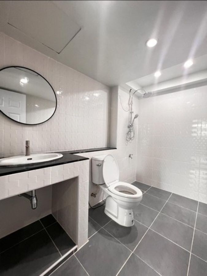 LVPU4287 ขาย ทาวน์โฮม 3 ชั้น หมู่บ้านปริญลักษณ์ นวมินทร์-รามอินทรา รีโนเวทแล้ว พร้อมเข้าอยู่