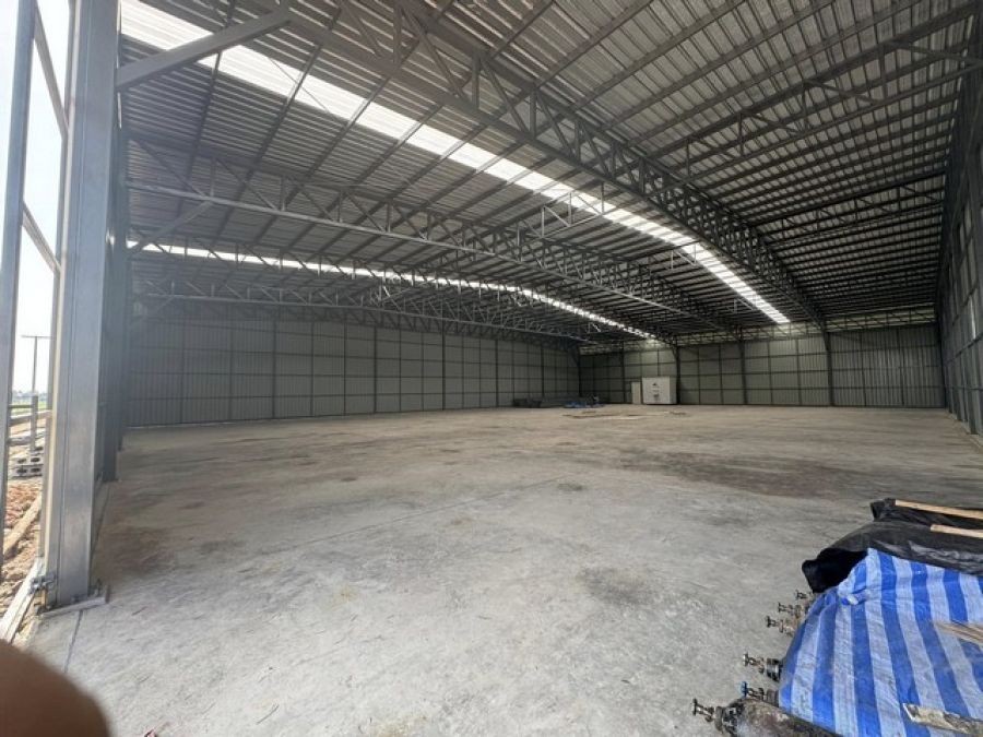 ใให้เช่าโกดัง ขนาด 875  ตรม.  มี3 หลังให้เลือก  ซอยวัดสามง่าม (คลังสินค้าเซเว่นใหญ่ )  อ.บางบัวทอง จ.นนทบุรี