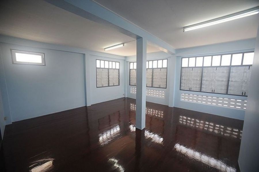 RH1229  ให้เช่าบ้าน 2 ชั้น   2 ห้องนอน 2 ห้องนำ  1 ที่จอดรถ สาทร 11 แยก 9  BTS เซ็นหลุยส์ เพียง 950 เมตร บ้านเปล่า ไม่มีเฟอร์นิเจอร์