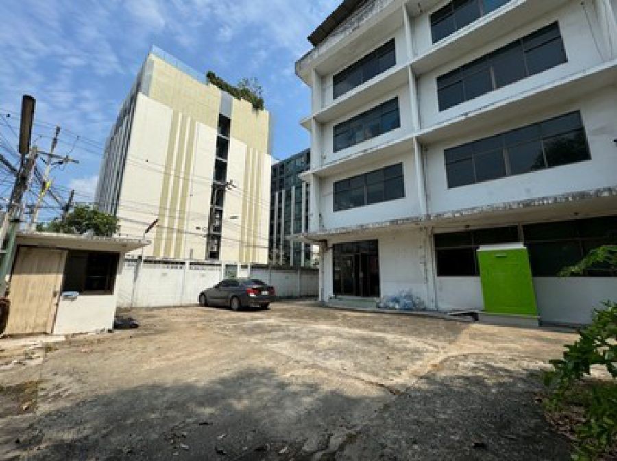 ให้เช่าโกดัง อาคารสำนักงาน 5ชั้น  711 ตร.วา.พื้นที่ภายในทั้งหมด 7200 ตรม. ซอยแบริ่ง 14 สำโรงเหนือ