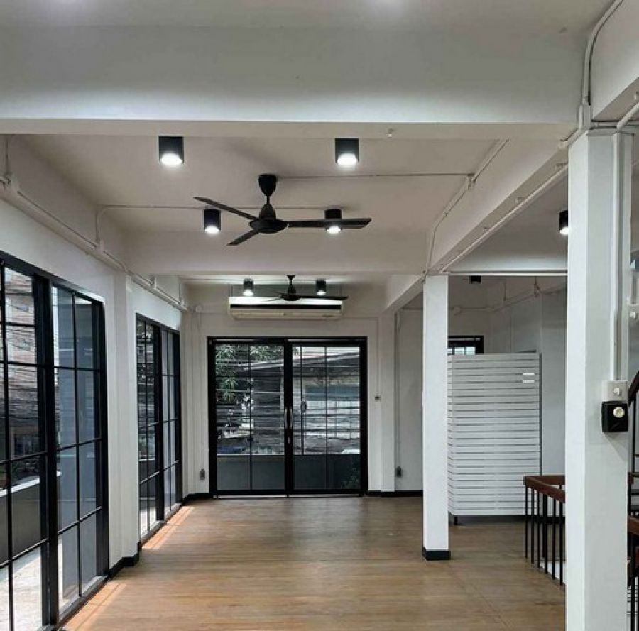 ให้เช่าอาคารพาณิชย์ สไตล์ Loft  3 ชั้น 3 ห้องนอน  5 ห้องน้ำ ประชาสงเคราะห์ 29 ใกล้มหาวิทยาลัยหอการค้า