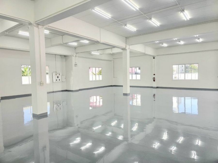 ให้เช่าอาคารสำนักงานและพื้นที่ลานกว้าง จอดรถได้ 50 กว่าคัน สามารถทำโกดังได้ ใกล้ทางด่วน ใกล้ BTSแบริ่ง  มีลิฟท์ขนของ  ซอยแบริ่ง15