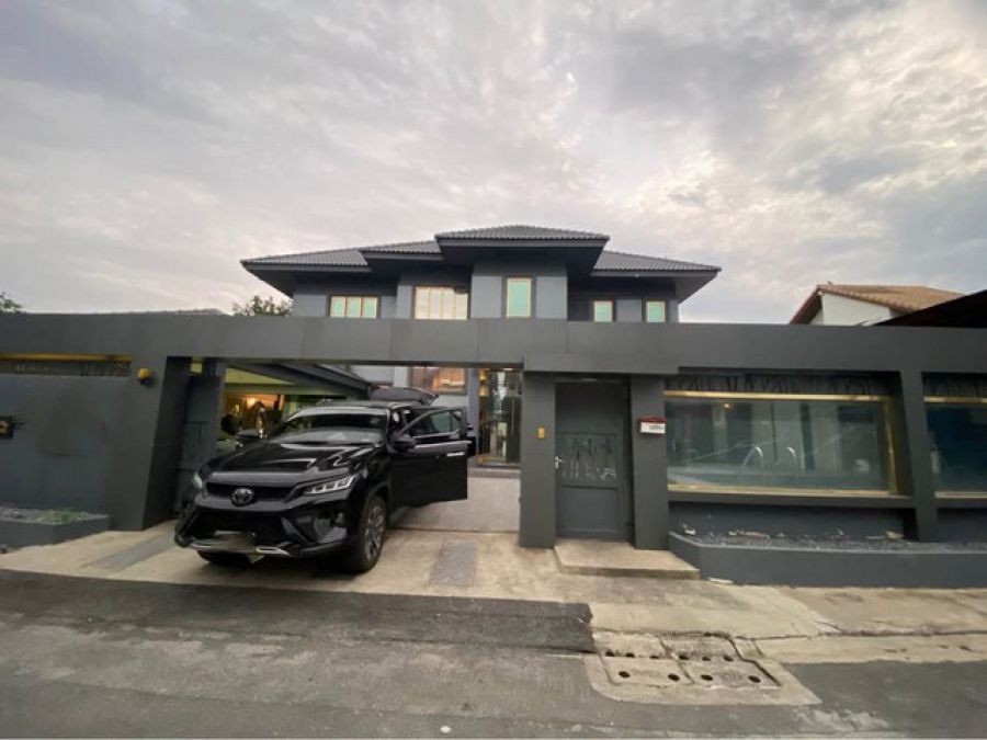 ขายบ้านเดี่ยว2ชั้น  ใกล้สนามบินดอนเมือง ซอย โกสุมรวมใจ เนื้อที่ 120 ตร.ว. มีสระว่ายน้ำ