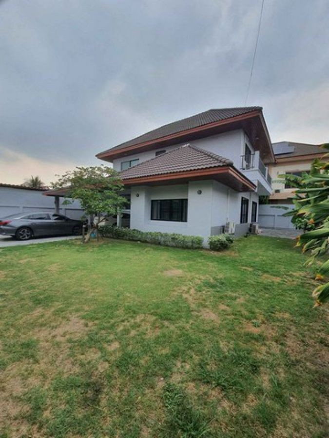 ให้เช่าบ้านเดี่ยวบ้านเดี่ยว 99 ตารางวา ตกแต่งใหม่ ลาดพร้าว 80  3 ห้องนอน 3 ห้องน้ำ  เฟอร์ครบ