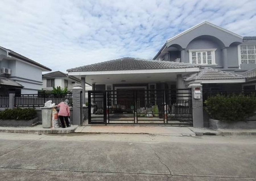 ให้เช่าบ้านเดี่ยว 100 ตารางวา  5 ห้องนอน 5 ห้องน้ำ หมู่บ้านรอยัลปาร์ควิลล์ ถนนสุวินทวงศ์ 44