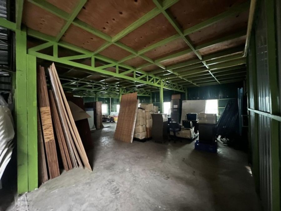 ให้เช่าโกดัง 106 ตารางวา ห้องพักหรือห้องเก็บของ 8 ห้อง  ซอยลาดพร้าว107